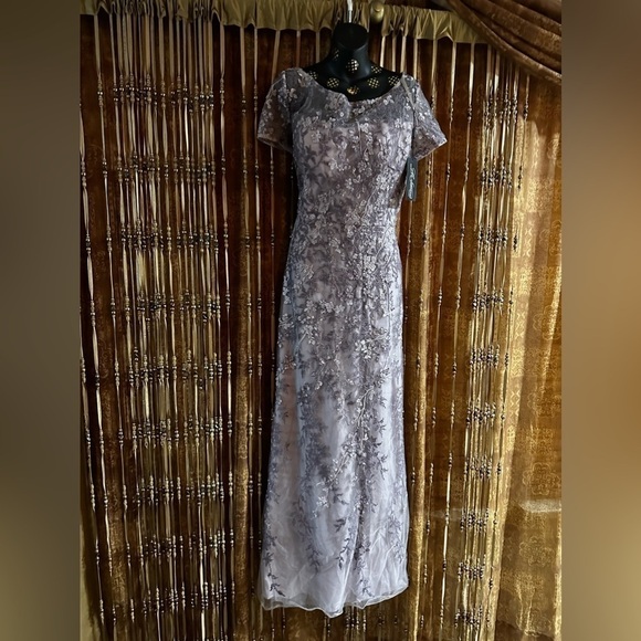 Prom Gown by LA Femme Lilac Lace Column Gown Cocktail Formal Bridal
Sz 16 NWT - Picture 9 of 16